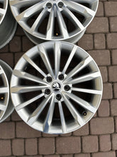 Laden Sie das Bild in den Galerie-Viewer, 4x Alufelge 18 Zoll 7.0" 5x112 43ET Glanz Silber 565601025E Skoda Kodiaq FEL4981756231tn