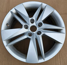 Laden Sie das Bild in den Galerie-Viewer, 1x Alufelge 17 Zoll 6.5" 5x112 41ET Glanz Schwarz 3V0601025BH Skoda Superb I FEL1636876533zl