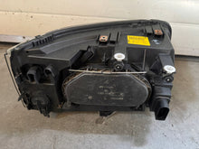Laden Sie das Bild in den Galerie-Viewer, Frontscheinwerfer VW Multivan Xenon Ein Satz Scheinwerfer Headlight SCH6481143262zv