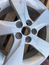 Laden Sie das Bild in den Galerie-Viewer, 1x Alufelge 16 Zoll 6.0" 5x100 45ET Glanz Silber PW45747000 Toyota Avensis Verso FEL3537094159kn