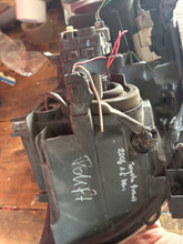 Laden Sie das Bild in den Galerie-Viewer, Frontscheinwerfer Toyota Avensis Ein Stück (Rechts oder Links) Headlight SCH5410036950vc