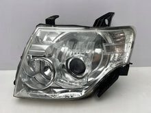 Laden Sie das Bild in den Galerie-Viewer, Frontscheinwerfer Mitsubishi Pajero IV 100-67018 Xenon Rechts oder Links