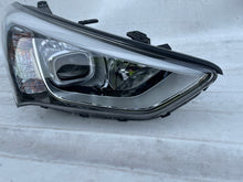 Laden Sie das Bild in den Galerie-Viewer, Frontscheinwerfer Hyundai Santa III Fe 92102-2W000 92102-2WXXX Xenon Rechts