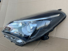 Laden Sie das Bild in den Galerie-Viewer, Frontscheinwerfer Toyota Yaris Links Scheinwerfer Headlight SCH9859411860lq