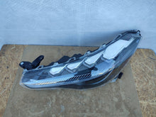 Laden Sie das Bild in den Galerie-Viewer, Frontscheinwerfer Toyota Corolla HASC016184 LED Links Scheinwerfer Headlight SCH1307234414ll