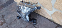 Laden Sie das Bild in den Galerie-Viewer, Frontscheinwerfer Ford Ranger JB3B-13E014-A JB3B-13E014-BA LED Rechts Headlight