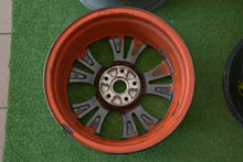 Laden Sie das Bild in den Galerie-Viewer, 1x Alufelge 18 Zoll 7.5&quot; 5x114.3 54ET Glanz 52910-2V850 Hyundai Rim Wheel