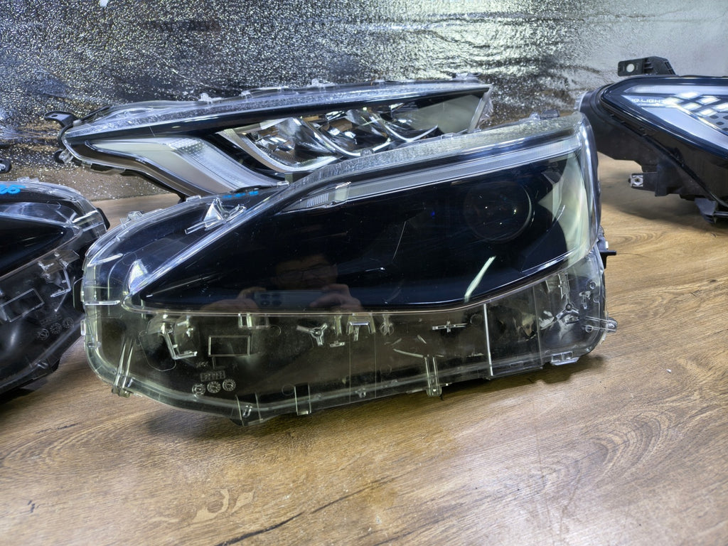 Frontscheinwerfer Toyota Yaris Cross OD-310 Links Scheinwerfer Headlight SCH8350993136rs