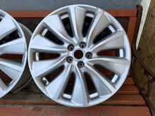 Laden Sie das Bild in den Galerie-Viewer, 1x Alufelge 19 Zoll 7.0&quot; 5x108 38ET Glanz Silber YP00064580 Opel Grandland X