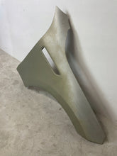 Laden Sie das Bild in den Galerie-Viewer, Kotflügel Mercedes-Benz Eqc Vorne Rechts Zum Streichen