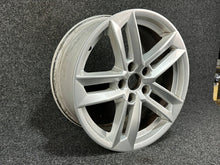Laden Sie das Bild in den Galerie-Viewer, 1x Alufelge 17 Zoll 7.5" 5x112 38ET Glanz Silber 8W0601025E Audi A4 B9 Rim Wheel FEL2461912067ee