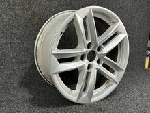 Laden Sie das Bild in den Galerie-Viewer, 1x Alufelge 17 Zoll 7.5" 5x112 38ET Glanz Silber 8W0601025E Audi A4 B9 Rim Wheel FEL2461912067ee