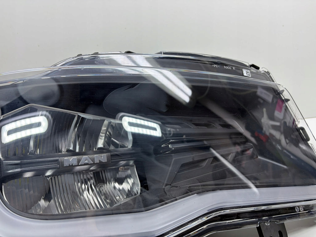 Frontscheinwerfer Man 81251016819 Rechts Scheinwerfer Headlight SCH7746533885nv
