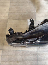 Laden Sie das Bild in den Galerie-Viewer, Frontscheinwerfer Toyota Corolla 8115002T31 Links Scheinwerfer Headlight SCH3861099658ud