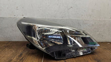 Laden Sie das Bild in den Galerie-Viewer, Frontscheinwerfer Toyota Yaris TOL17615 Rechts Scheinwerfer Headlight SCH9068861397ad