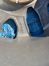 Load image into Gallery viewer, 1x Alufelge 16 Zoll 6.0" 4x100 43ET Glanz Schwarz 1S0601025S VW Rim Wheel FEL3947283505nn