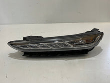 Laden Sie das Bild in den Galerie-Viewer, Frontscheinwerfer Hyundai Kona 92207-J90 Links Scheinwerfer Headlight SCH3953425871ux