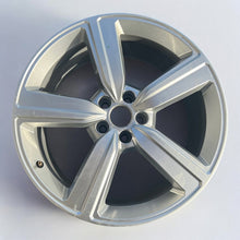 Laden Sie das Bild in den Galerie-Viewer, 1x Alufelge 20 Zoll 9.0&quot; 5x112 38ET Glanz Silber 4KE601025S Audi E Tron