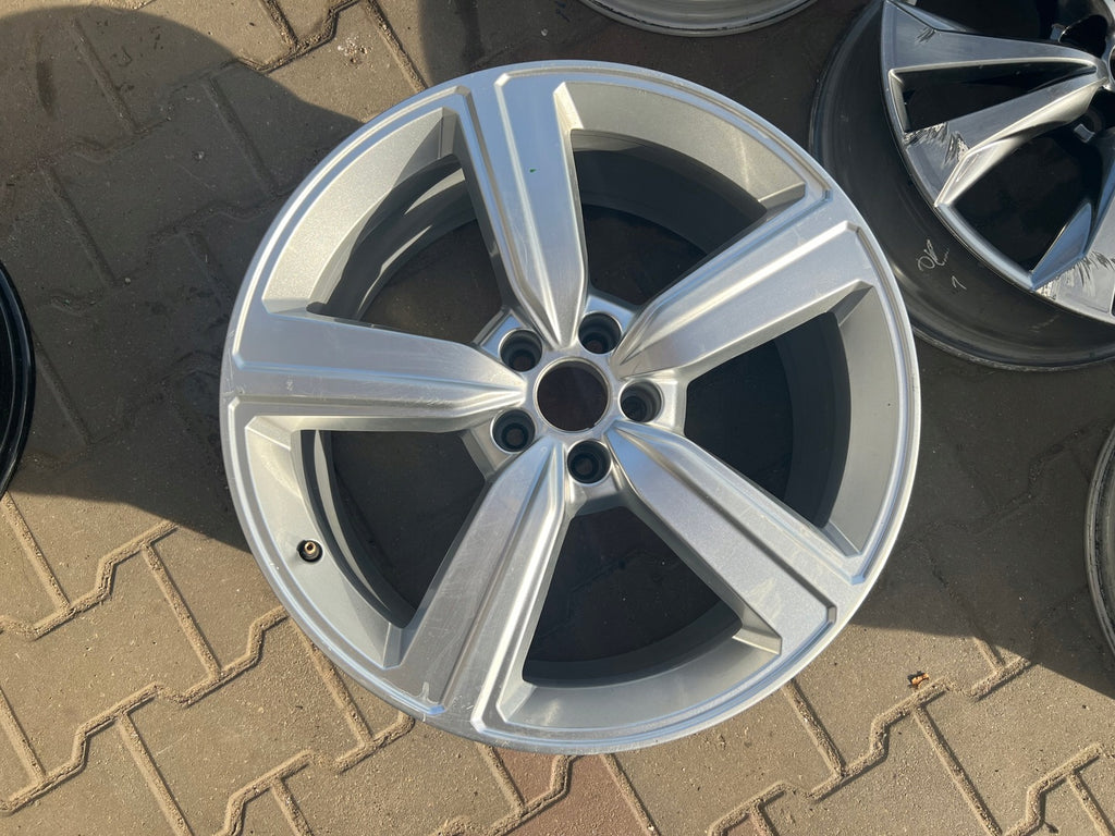 1x Alufelge 20 Zoll 9.0" 5x112 38ET Glanz Silber 4KE601025S Audi E Tron