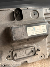 Laden Sie das Bild in den Galerie-Viewer, Frontscheinwerfer Skoda Enyaq IV 5LA941107 LED Ein Stück (Rechts oder Links)