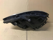 Load image into Gallery viewer, Frontscheinwerfer VW Transporter 7E1941015AD Ein Stück (Rechts oder Links)