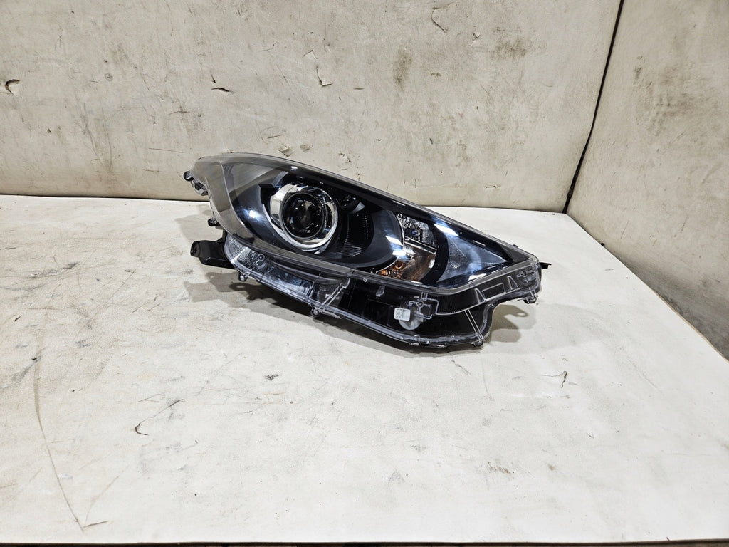 Frontscheinwerfer Toyota Yaris Rechts Scheinwerfer Headlight SCH9073667994xc