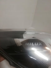 Load image into Gallery viewer, Frontscheinwerfer Toyota Hilux Rechts Scheinwerfer Headlight SCH9241914757zf