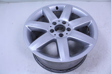 Laden Sie das Bild in den Galerie-Viewer, 1x Alufelge 17 Zoll 8.5" 5x112 35ET Matt Silber A2304010902 Mercedes-Benz R230 FEL2065742322bi