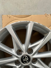 Load image into Gallery viewer, 1x Alufelge 17 Zoll 7.0" 5x114.3 45ET 42611-47330 Toyota Corolla Rim Wheel FEL5386479560bv