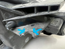 Load image into Gallery viewer, Frontscheinwerfer Toyota Yaris Links Scheinwerfer Headlight