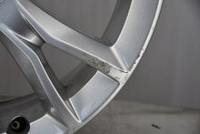 Laden Sie das Bild in den Galerie-Viewer, 1x Alufelge 17 Zoll 7.0" 5x110 39ET Glanz Silber 13276735 Opel Astra H Zafira FEL4878502374jv
