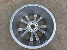 Laden Sie das Bild in den Galerie-Viewer, 1x Alufelge 17 Zoll 8.0" 5x112 46ET Glanz 8Y0601025CC Audi A3 I Rim Wheel FEL8914336849md