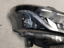 Laden Sie das Bild in den Galerie-Viewer, Frontscheinwerfer Iveco 58029054970 Full LED Ein Stück (Rechts oder Links) SCH8776862776mp