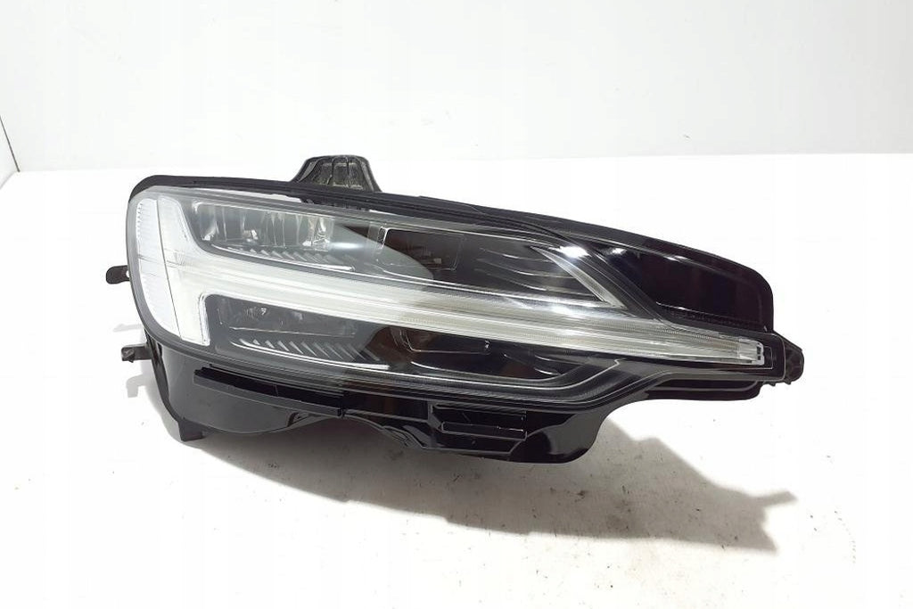 Frontscheinwerfer Volvo 32273038 Rechts Scheinwerfer Headlight SCH8717034800hc