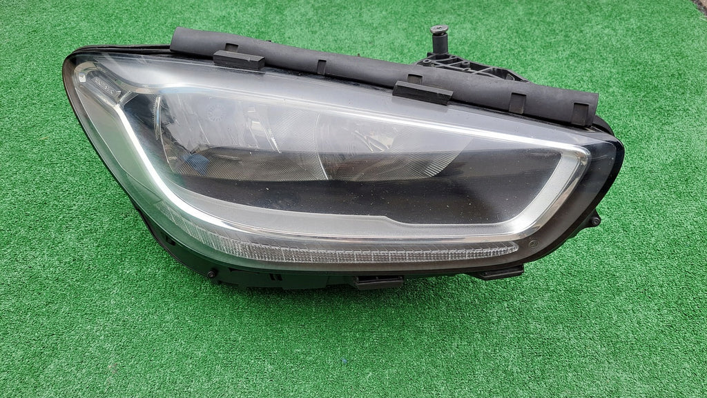 Frontscheinwerfer Mercedes-Benz W247 A2479067600KZ Halogen Rechts Headlight