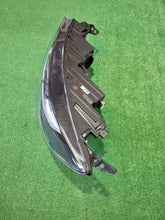 Laden Sie das Bild in den Galerie-Viewer, Frontscheinwerfer Ford Transit Custom PZ31-13E015-CB LED Rechts oder Links