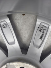 Load image into Gallery viewer, 1x Alufelge 17 Zoll 6.5" 5x100 40ET Glanz Silber 657601025D Mg Scala Kamiq FEL9015777695nq