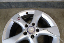 Laden Sie das Bild in den Galerie-Viewer, 1x Alufelge 17 Zoll 7.5&quot; 5x112 A2464010502 Mercedes-Benz W246 Rim Wheel