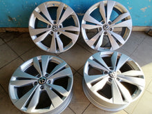 Laden Sie das Bild in den Galerie-Viewer, 4x Alufelge 18 Zoll 7.5" 5x112 50ET Glanz Silber 10A071498 VW Touran Rim Wheel FEL1666521728vd