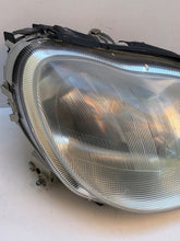 Laden Sie das Bild in den Galerie-Viewer, Frontscheinwerfer Mercedes-Benz W220 A2208200861 Rechts Scheinwerfer Headlight SCH3190650595pw