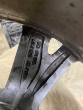 Laden Sie das Bild in den Galerie-Viewer, 1x Alufelge 17 Zoll 6.5" 5x112 Skoda 5e3 Rim Wheel FEL6153203233te
