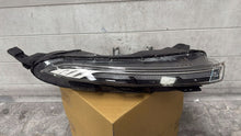 Load image into Gallery viewer, Frontscheinwerfer Hyundai Bayon 92208-Q0500 LED Rechts Scheinwerfer Headlight