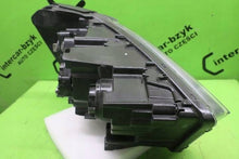 Laden Sie das Bild in den Galerie-Viewer, Frontscheinwerfer Hyundai H350 92101-59 Links Scheinwerfer Headlight