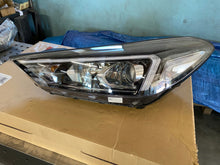 Laden Sie das Bild in den Galerie-Viewer, Frontscheinwerfer Hyundai Tucson D7921-21A30 Links Scheinwerfer Headlight