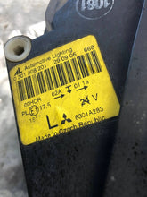 Laden Sie das Bild in den Galerie-Viewer, Frontscheinwerfer Mitsubishi Colt VI 8301A283 Links Scheinwerfer Headlight