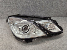 Laden Sie das Bild in den Galerie-Viewer, Frontscheinwerfer Mercedes-Benz W212 A2128202059SCZ Xenon Rechts Headlight SCH2656000499ro