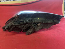 Laden Sie das Bild in den Galerie-Viewer, Frontscheinwerfer Opel Astra 39047199 Rechts Scheinwerfer Headlight SCH5035188810ey