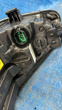 Load image into Gallery viewer, Frontscheinwerfer Kia Sportage Xenon Rechts Scheinwerfer Headlight SCH6818472259fv