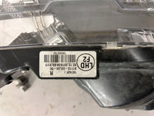 Laden Sie das Bild in den Galerie-Viewer, Frontscheinwerfer Toyota Corolla 16742F 8111002L50 300420181300186405752 Rechts SCH5131800141uv