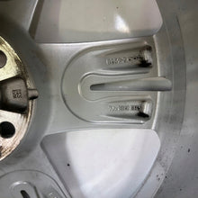 Laden Sie das Bild in den Galerie-Viewer, 1x Alufelge 18 Zoll 7.0&quot; 5x112 45ET Glanz Silber 575601025 Seat Ateca Rim Wheel